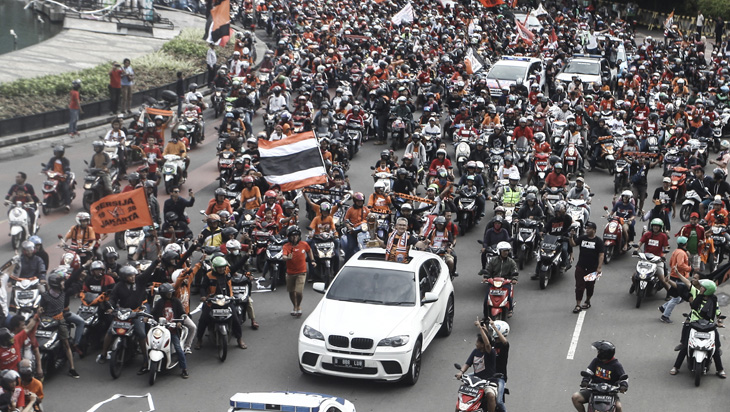 Ferry Indrasjarief Menitikkan Air Mata saat Konvoi Persija, Ada Apa?  