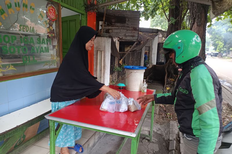 Bagi-Bagi Nasi Bungkus Tolak Raperda Rokok, Simbol Perjuangan Warteg di Jakarta