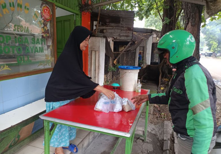 Bagi-Bagi Nasi Bungkus Tolak Raperda Rokok, Simbol Perjuangan Warteg di Jakarta