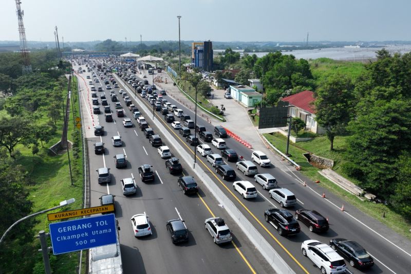 Volume Lalu Lintas Meningkat, One Way di Jalan Tol Diperpanjang