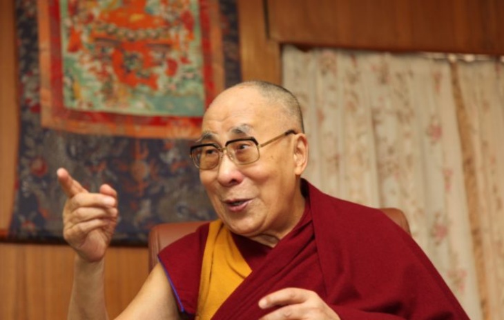 Dalai Lama Rilis Album Pertamanya yang Berisikan Mantra-Mantra