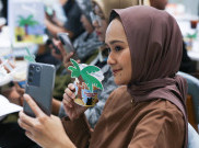 Menyesap Kesegaran Es Coffee Latte Berpadu Susu Kelapa Asli