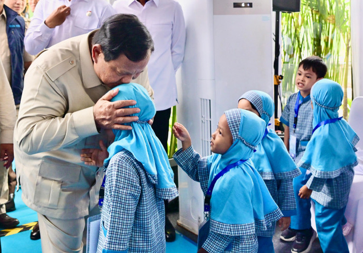Presiden Prabowo Minta Setiap Kerdatangannya tak lagi Disambut Anak-Anak, Kasihan Lihat Kepanasan dan Ganggu Jam Sekolah