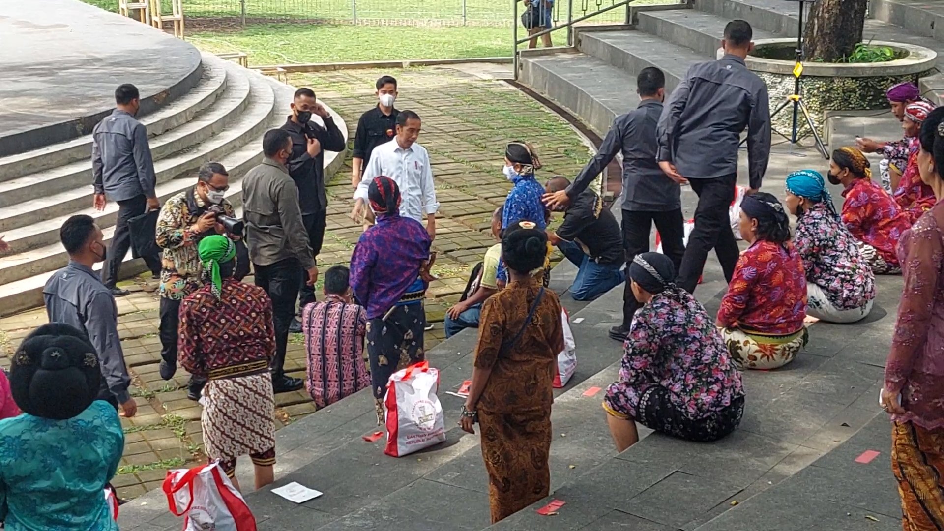 Tidak Ikuti Kinerja Gibran Urus Solo, Jokowi Beralasan Banyak Kerjaan