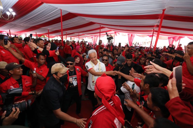 Survei Indikator: PDIP Tetap Unggul, Disusul Gerindra Selisih 2 Persen