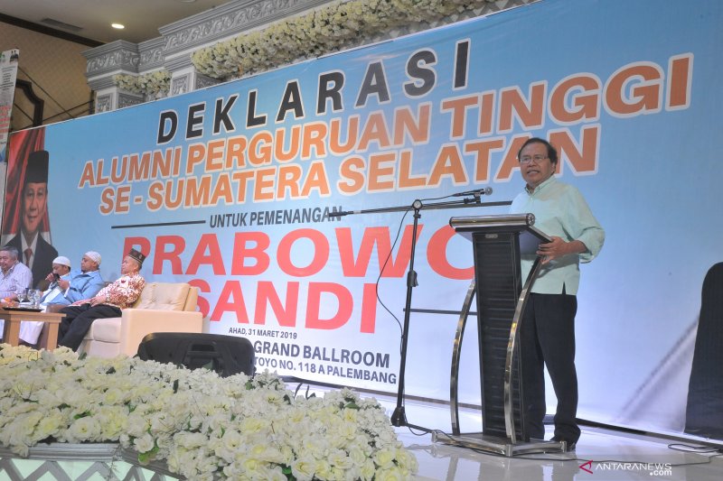 Rizal Ramli berbicara di hadapan ribuan alumni perguruan tinggi di Palembang