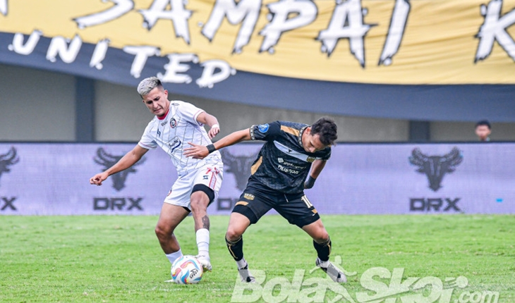 Pelatih Arema Puji Kiper Dewa United FC