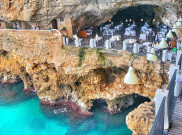 Ada di Tebing Pinggir Laut, Grotta Palazzese Lokasi Paling Hits bagi Food Traveller
