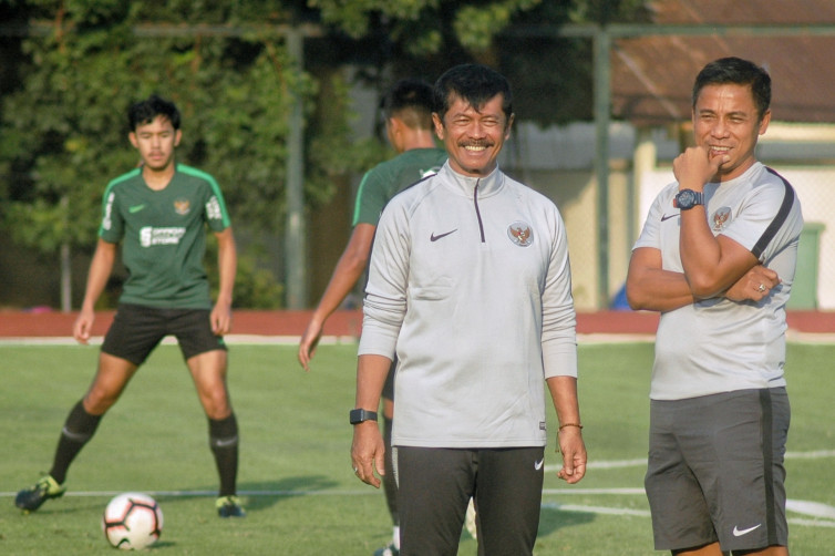 Pelatih Timnas Indonesia U-23, Indra Sjafri. (BolaSkor.com/Prima Pribadi)