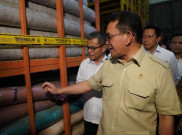 Kemendag Segel Kain Gulungan Ilegal di Jakut Senilai Rp 90 Miliar