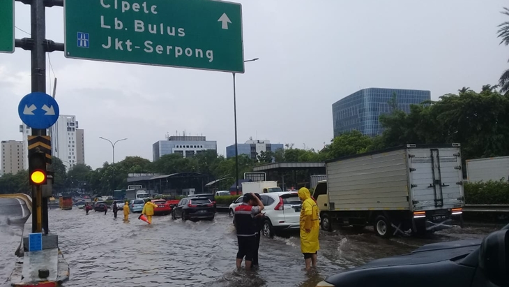 Titik Banjir di Jakarta Bertambah, 17 Ruas Jalan dan 41 RT Terendam