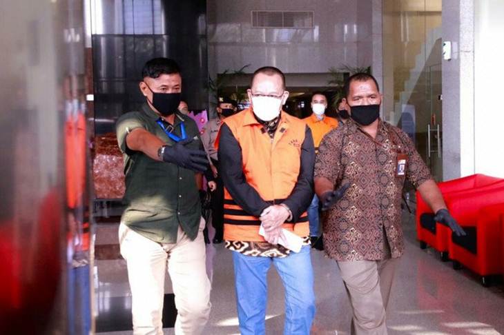 Mantan Sekretaris Mahkamah Agung Nurhadi (rompi jingga). (Humas KPK.)