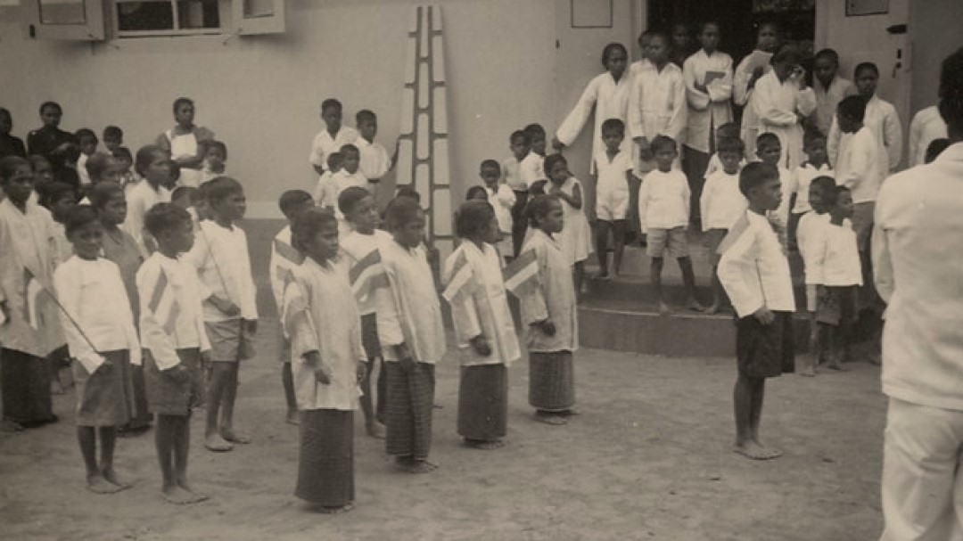 Anak-anak sekolah di Maluku pada 1930-an