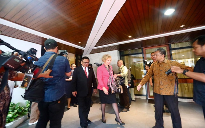 Duta Besar Rusia Lyudmila Georgievna Vorobiev bersama Ketua DPD RI
