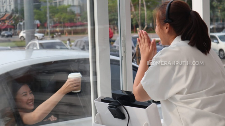 Menjajal Kemudahan Drive Thru Arabica PIK