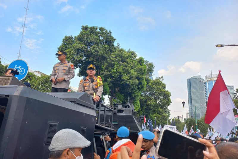 Ribuan Personel Gabungan Kawal Pendaftaran Bacapres di KPU