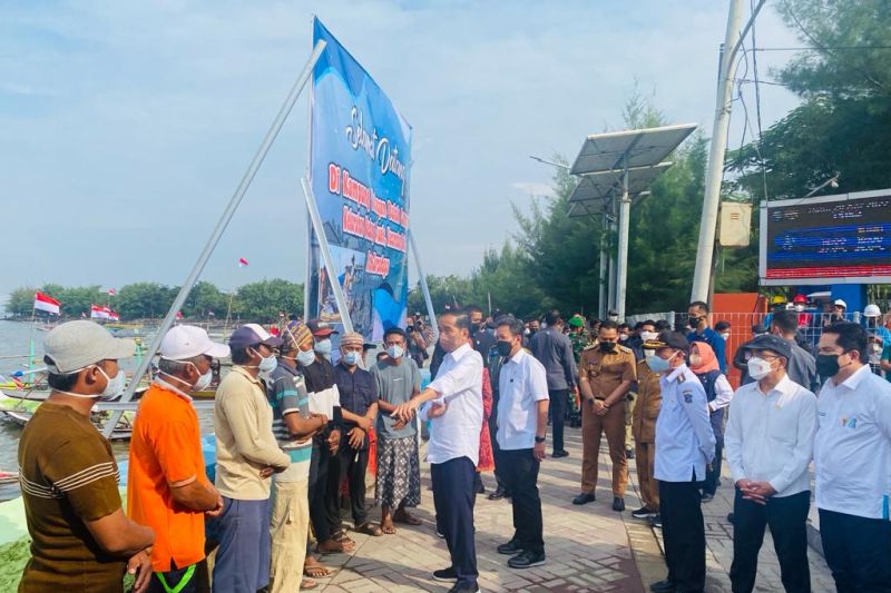 Presiden Bantu Nelayan di Surabaya untuk Bangun Pemecah Ombak