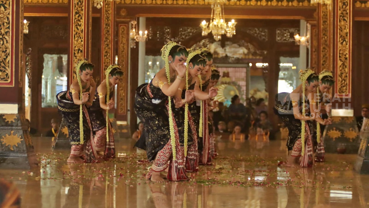 Tarian Sakral Bedhaya Ketawang Iringi Upacara Kenaikan Tahta PB XIII