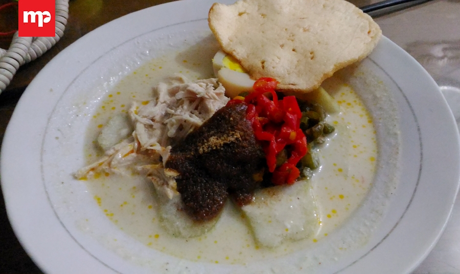 Mencicipi Lontong Cap Go Meh Legendaris di RM Lumpia Semarang