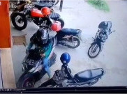 Video CCTV Seorang Wanita Keluarkan Motor dari Parkiran Langsung Viral, Kenapa?
