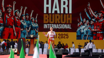 Aksi Wika Salim Goyang Panggung Hari Buruh Internasional 2025 di Monas Jakarta