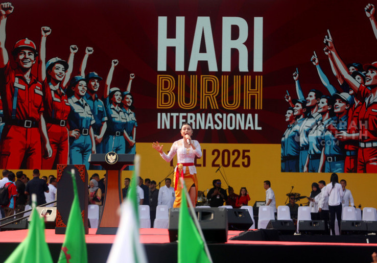 Aksi Wika Salim Goyang Panggung Hari Buruh Internasional 2025 di Monas Jakarta