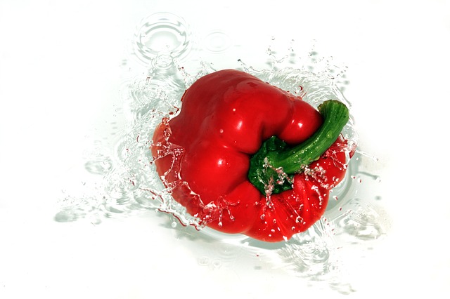 aprika merah lebih mengandung banyak vitamin C daripada buah citrus. (Foto pixabay/inspiredimages)