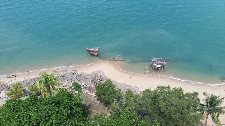 Ngabuburit sambil Berburu Kuliner Buka Puasa di Pantai Tanjungkalian