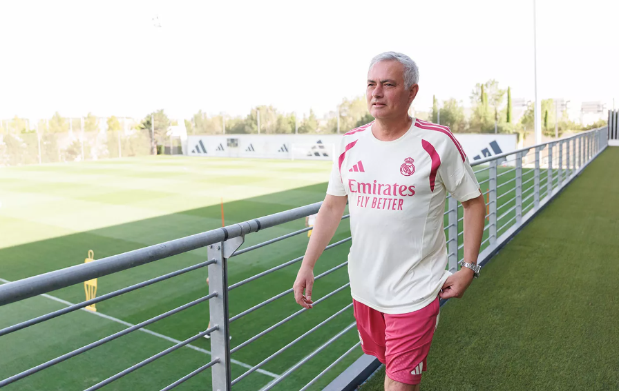 Sombongnya Kumat Lagi! Jose Mourinho Sindir 'Pelatih Tanpa Trofi' di Serial Dokumenter Netflix