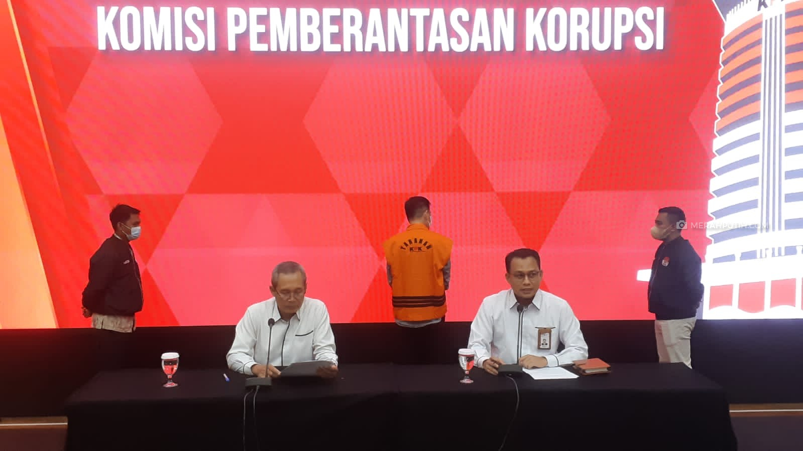 Penyidik Puspom TNI-KPK Geledah Kantor Basarnas