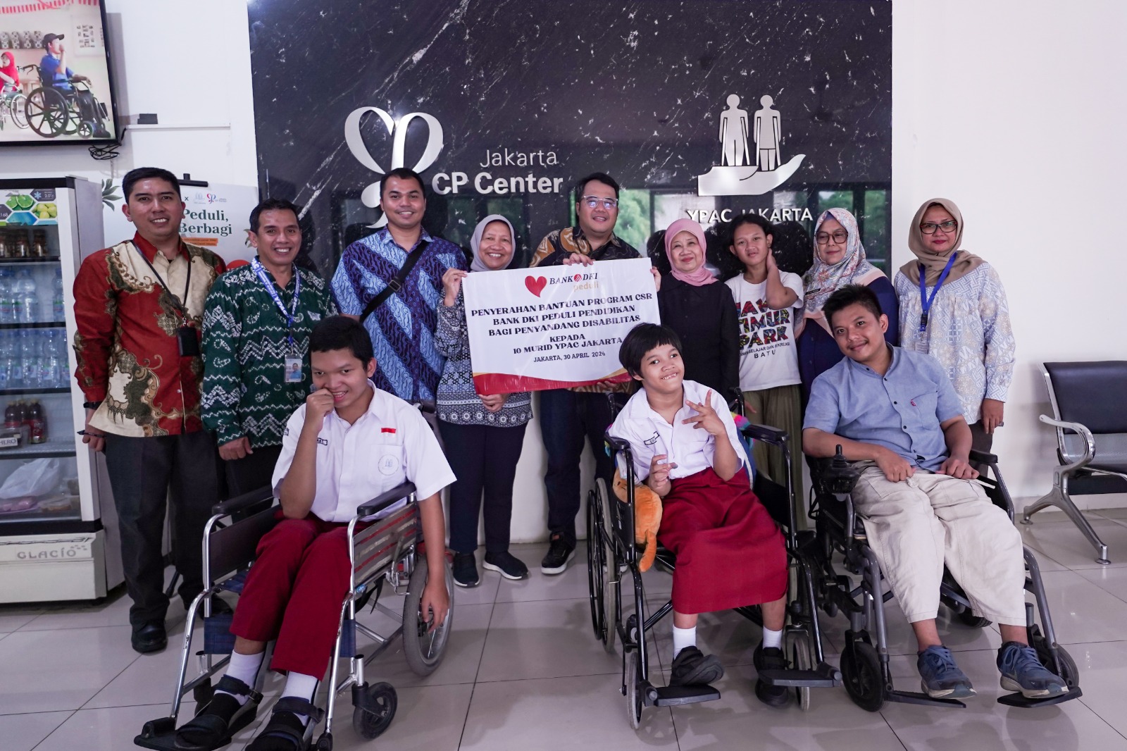 Penyandang Cerebral Palsy Dapat Bantuan Dana Pendidikan dari Bank DKI