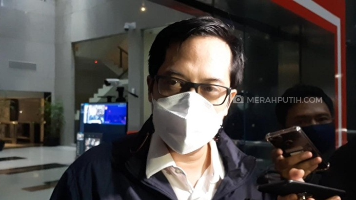 Ihsan Yunus usai diperiksa di gedung KPK, Jakarta, Kamis (25/2) malam. (Foto: MP/Ponco Sulaksono)