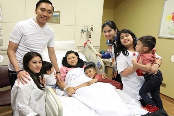 Jenazah Ani Yudhoyono Disambut Upacara Militer