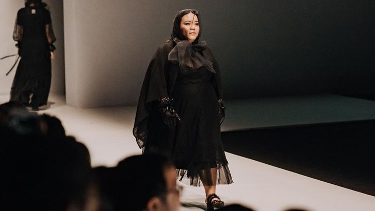 Gita Bhebita, Berukuran Plus Jadi Bintang di Panggung Jakarta Fashion Week 2020