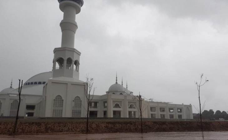 Di Batam, Azan Mulai Dikumandangkan dengan Seruan Salat di Rumah