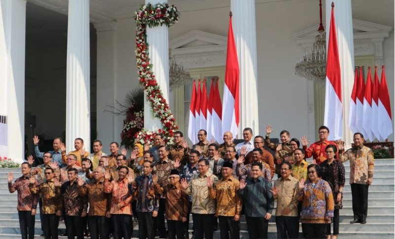 Presiden Jokowi bersama para menteri Kabinet Indonesia Maju