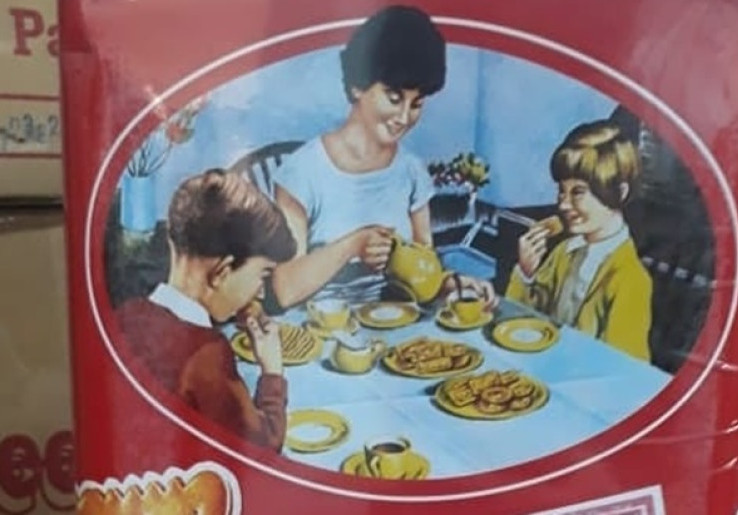 Cuma di Negeri Aing, Kaleng Biskuit Isi Rengginang