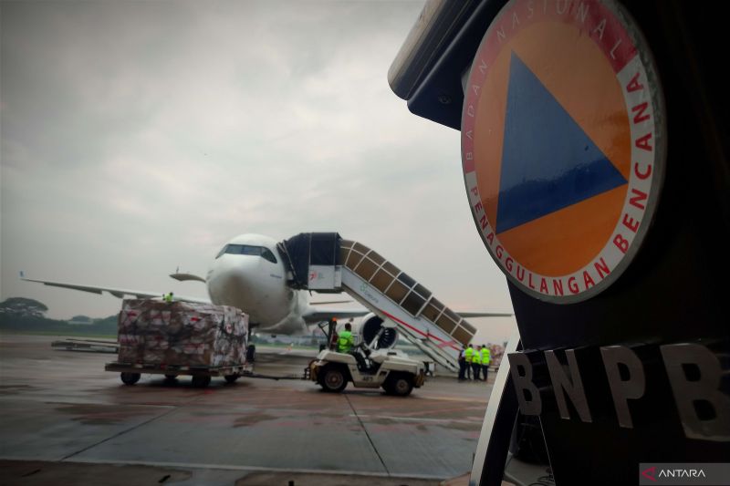 Jokowi Lepas Bantuan Obat-Alkes Rp 30 Miliar ke Palestina, Diterbangkan Garuda