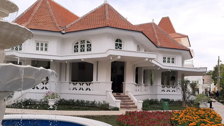 Mangkrak 50 Tahun, Omah Lowo Jadi Destinasi Wisata Galeri Batik Premium