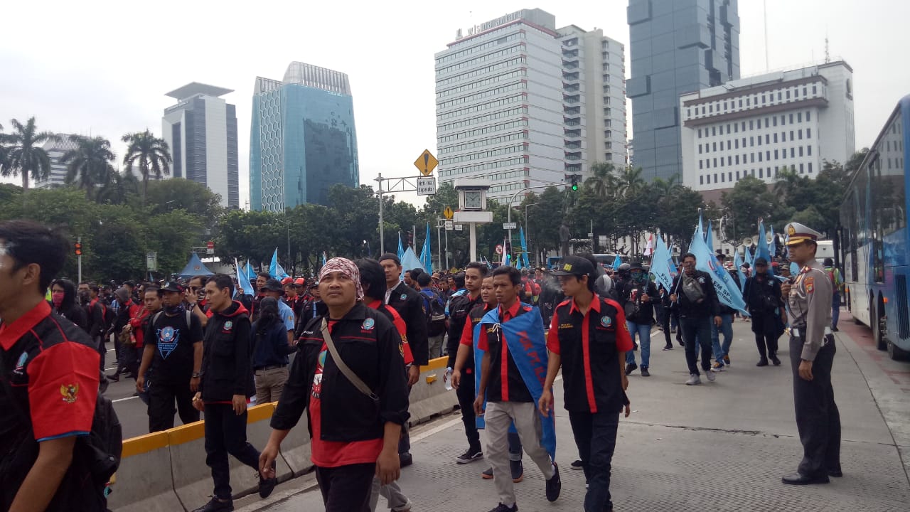 Buruh Demo di Istana, Jalan Medan Merdeka Barat Ditutup