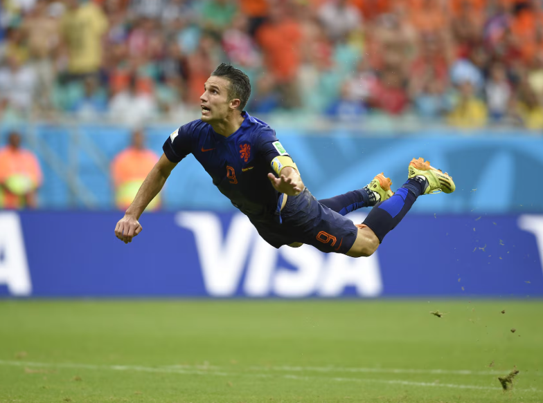 Mengenang Kembali Sundulan Terbang Robin van Persie Saat Belanda Cukur Spanyol di Piala Dunia 2014, Iker Casillas Sampai Bengong