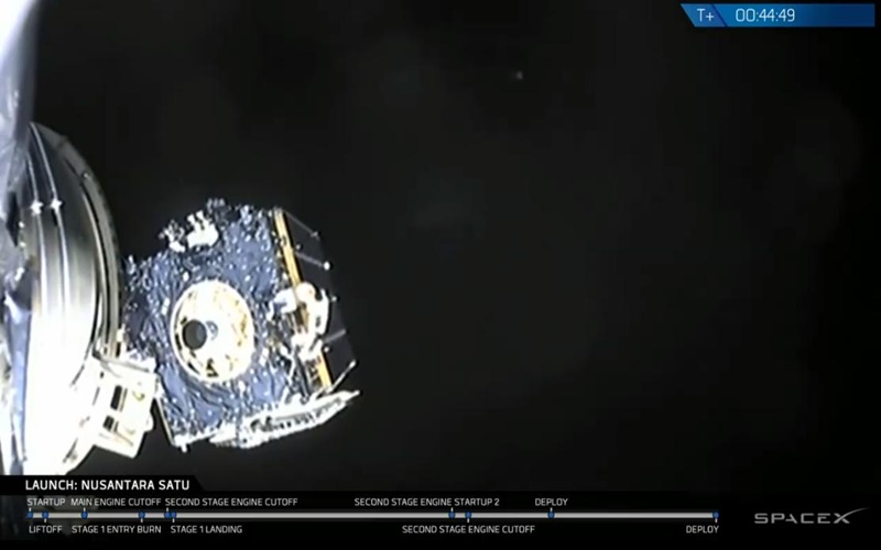 Detik-detik roket SpaceX melepaskan satelit Nusantara Satu ke orbit