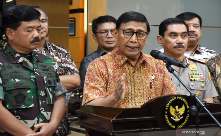 Menko Polhukam Wiranto berbicara kepada awak media terkait masalah Papua