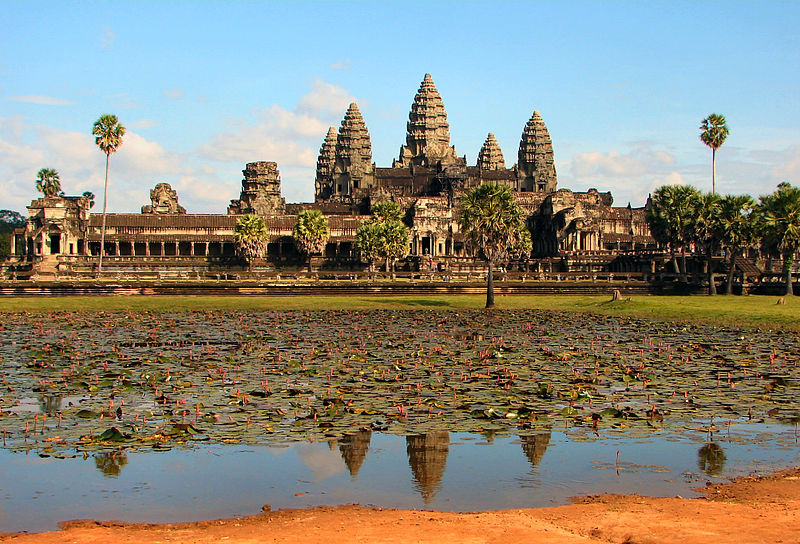 Angkor Wat (Sumber: Wikipedia)
