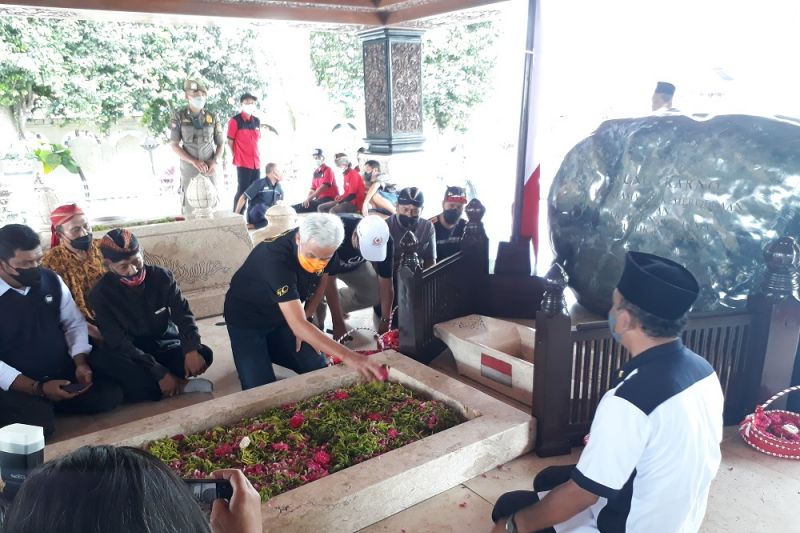Survei Poltracking: Elektabilitas Ganjar Ungguli Prabowo dan Anies