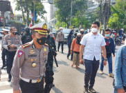 Sejumlah Anggota Polisi Terluka saat Halau Massa Rizieq Shihab
