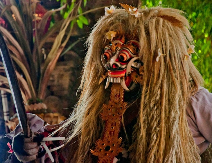5 Ciri Khas Fesyen Hantu di Indonesia