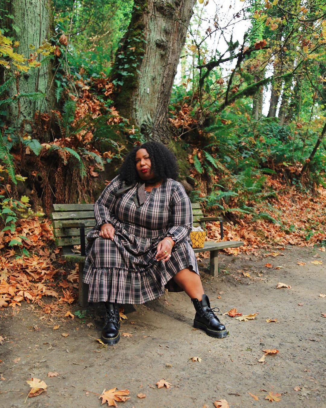 Dr Martens + midi dress. (Foto @ITSMEKELLIEB)