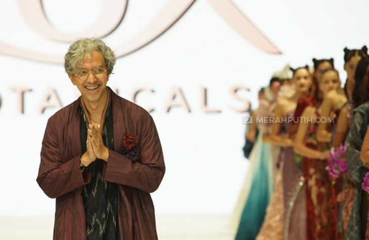 Didiet Maulana Ajak Perempuan Percaya Diri di 'The Magical Fragrance of Confidence' JFW 2024