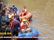 Cagub RK Susuri Sungai Ciliwung dengan Perahu Karet